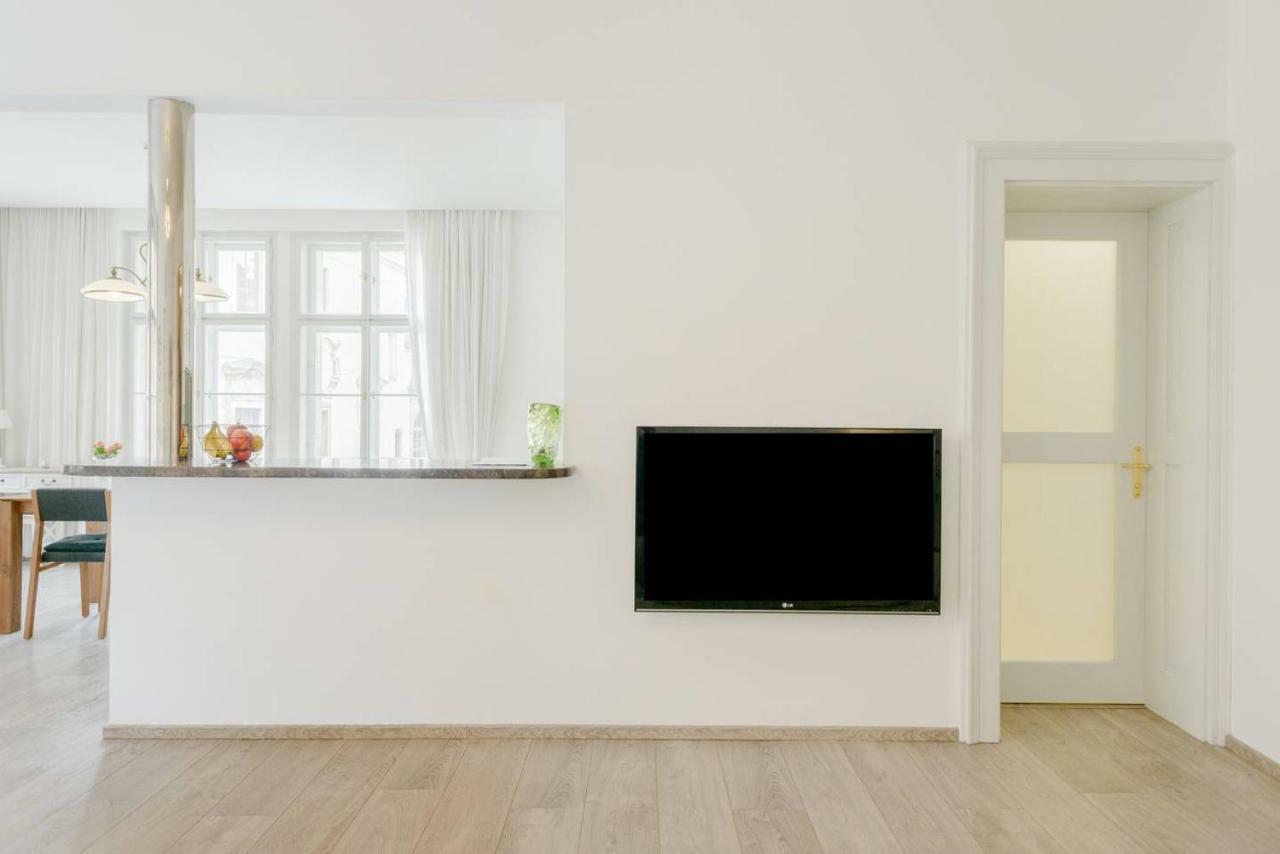 Apartmán Stylish, Light-filled In The Historic Center *